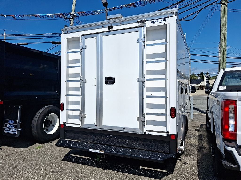 2027 Ford E-350SD Base Cutaway