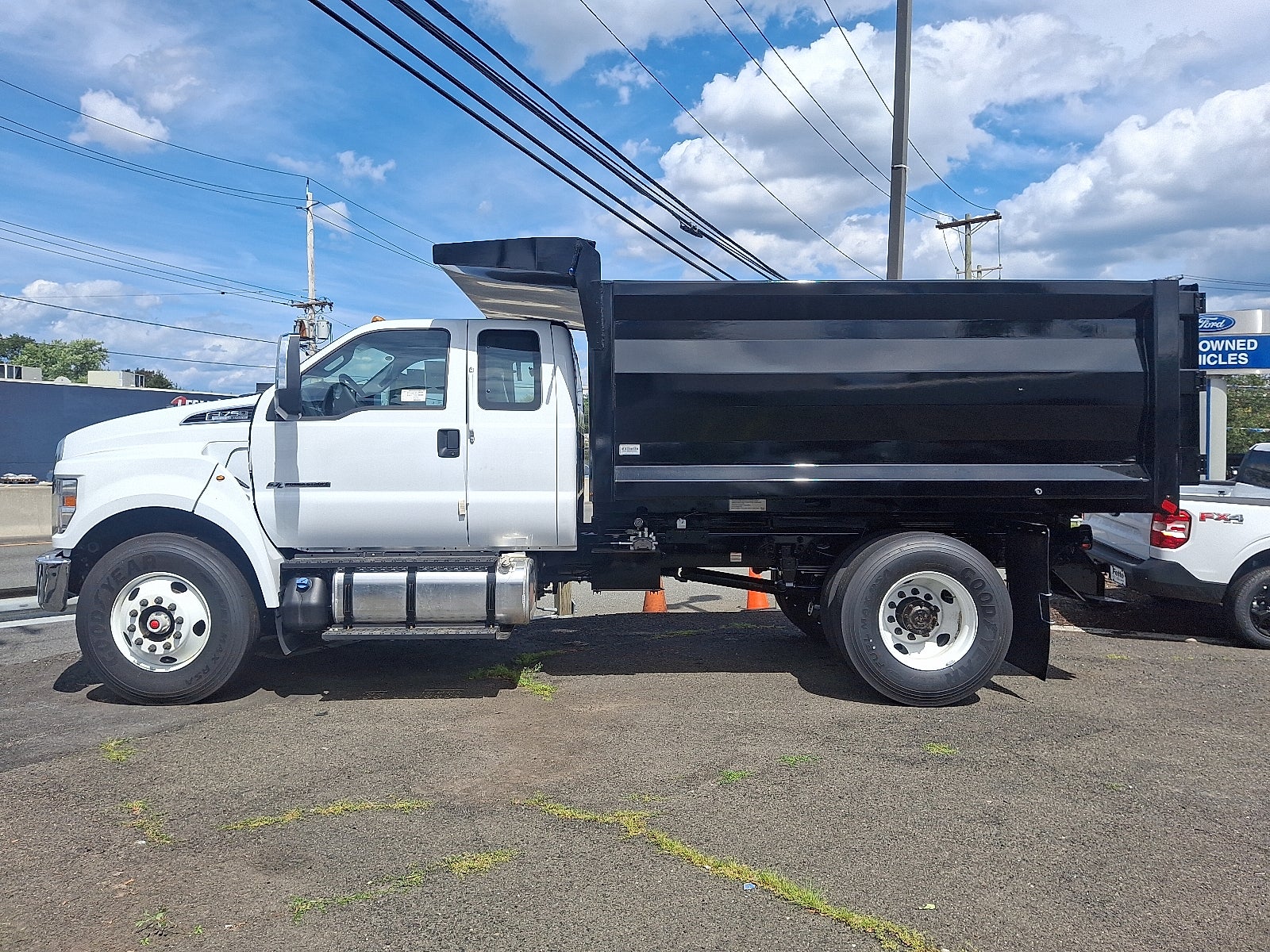 2025 Ford F-750SD Base