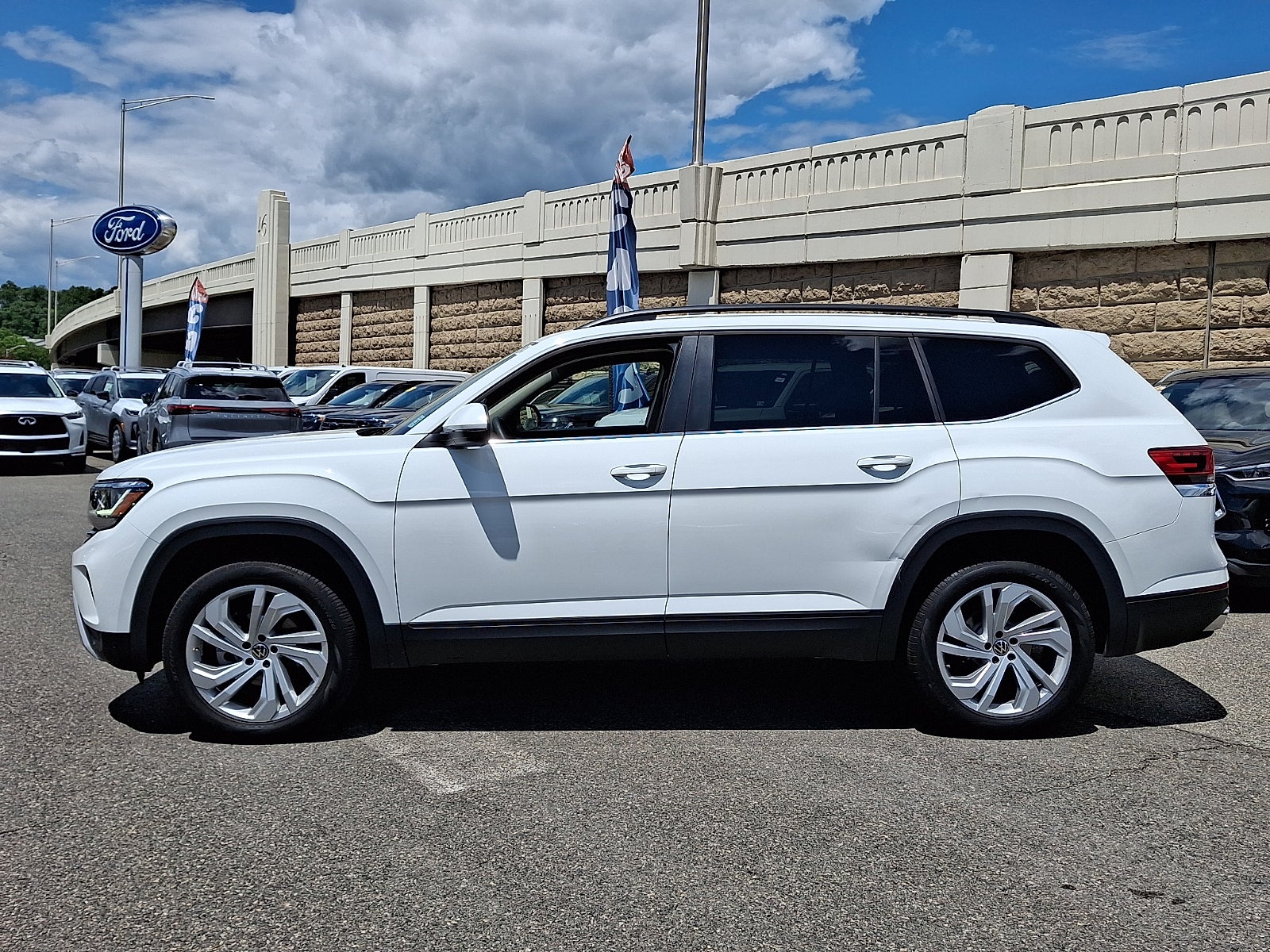 2023 Volkswagen Atlas 2.0T SE w/Technology
