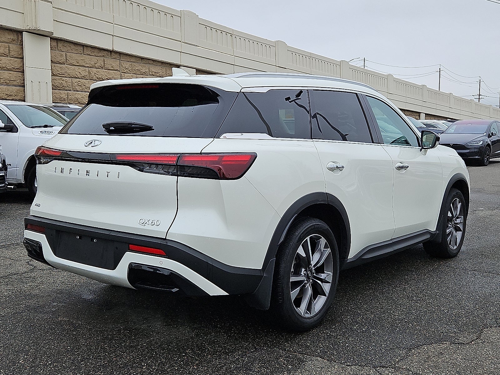 2023 INFINITI QX60 LUXE AWD