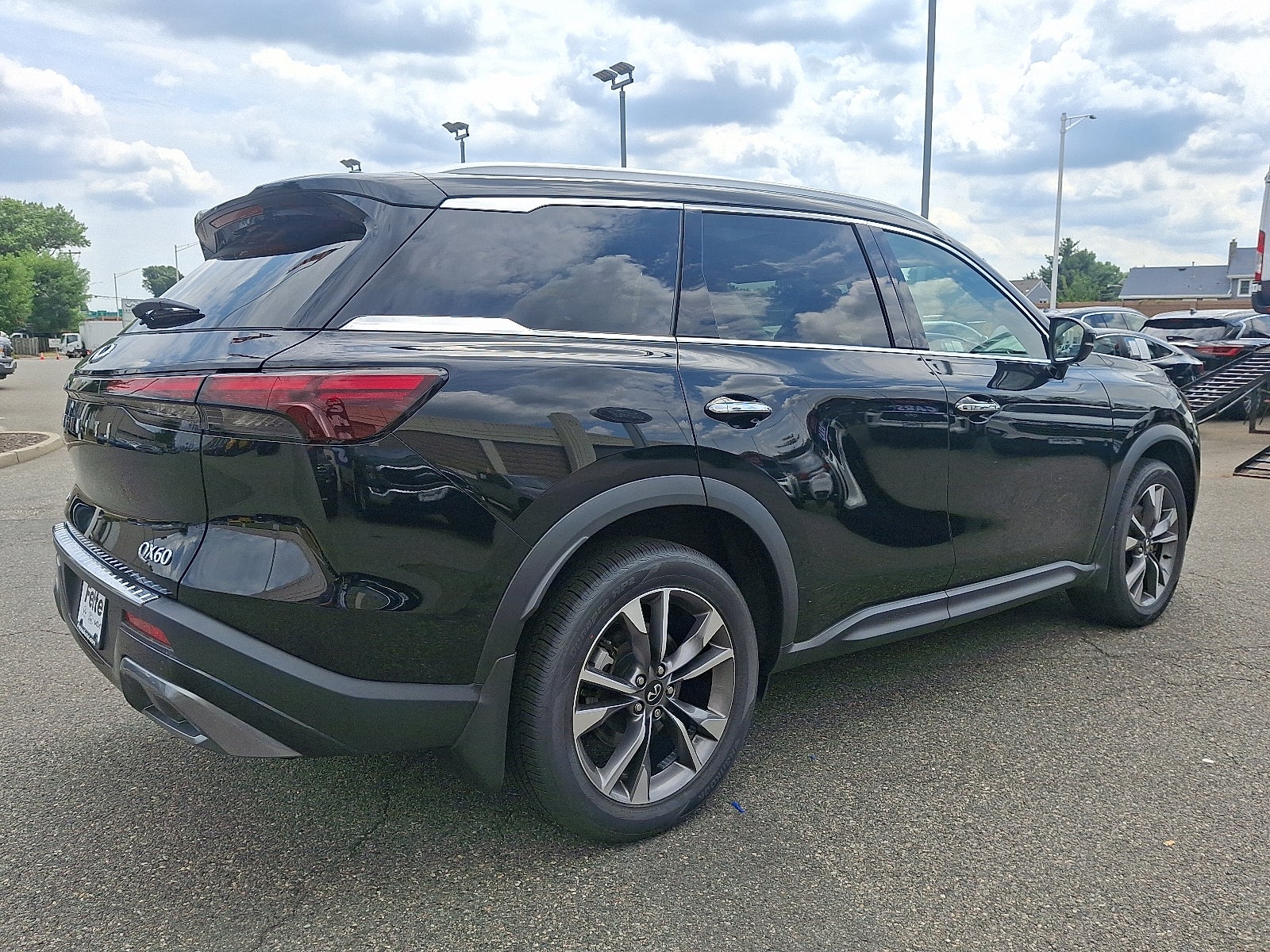 2022 INFINITI QX60 LUXE AWD