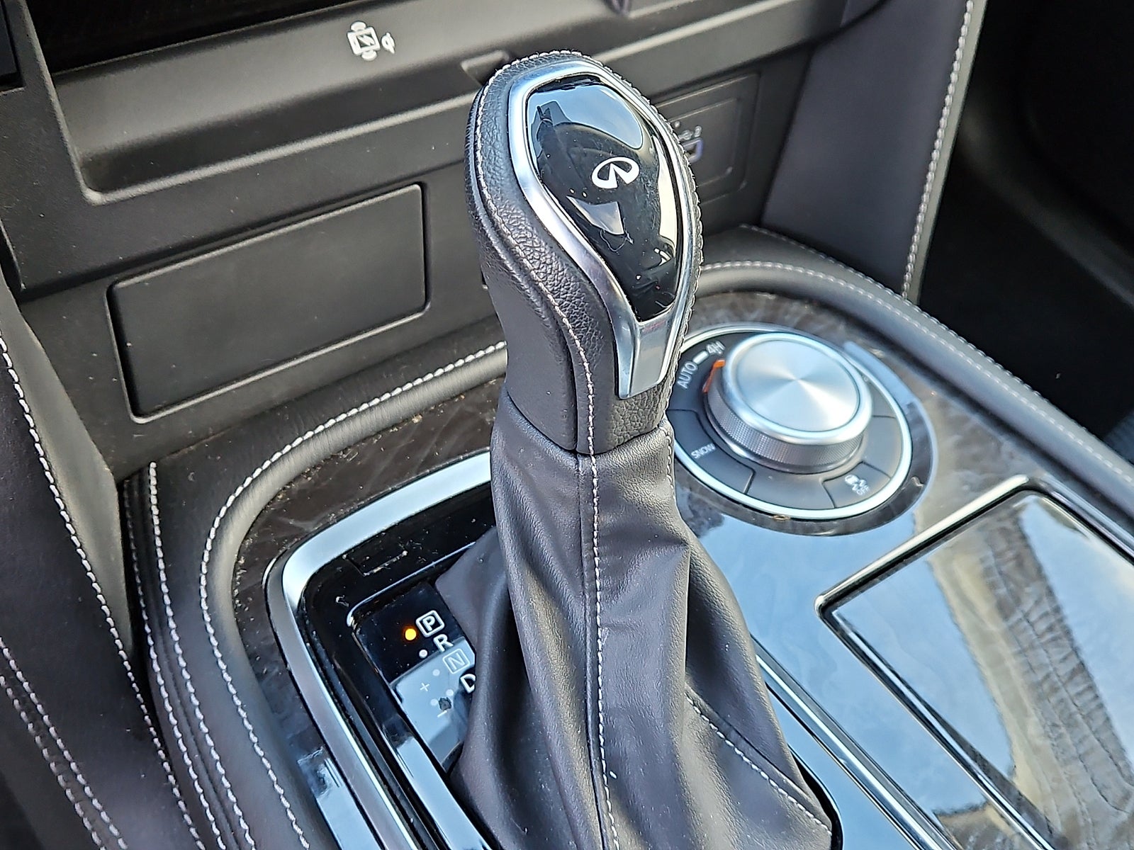2023 INFINITI QX80 LUXE AWD