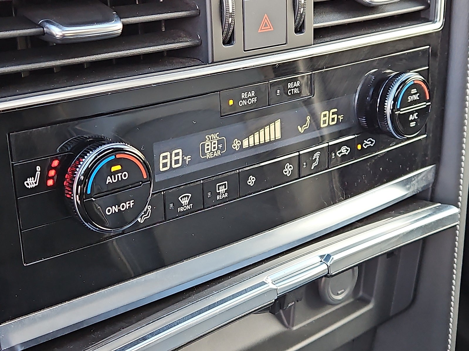 2023 INFINITI QX80 LUXE AWD
