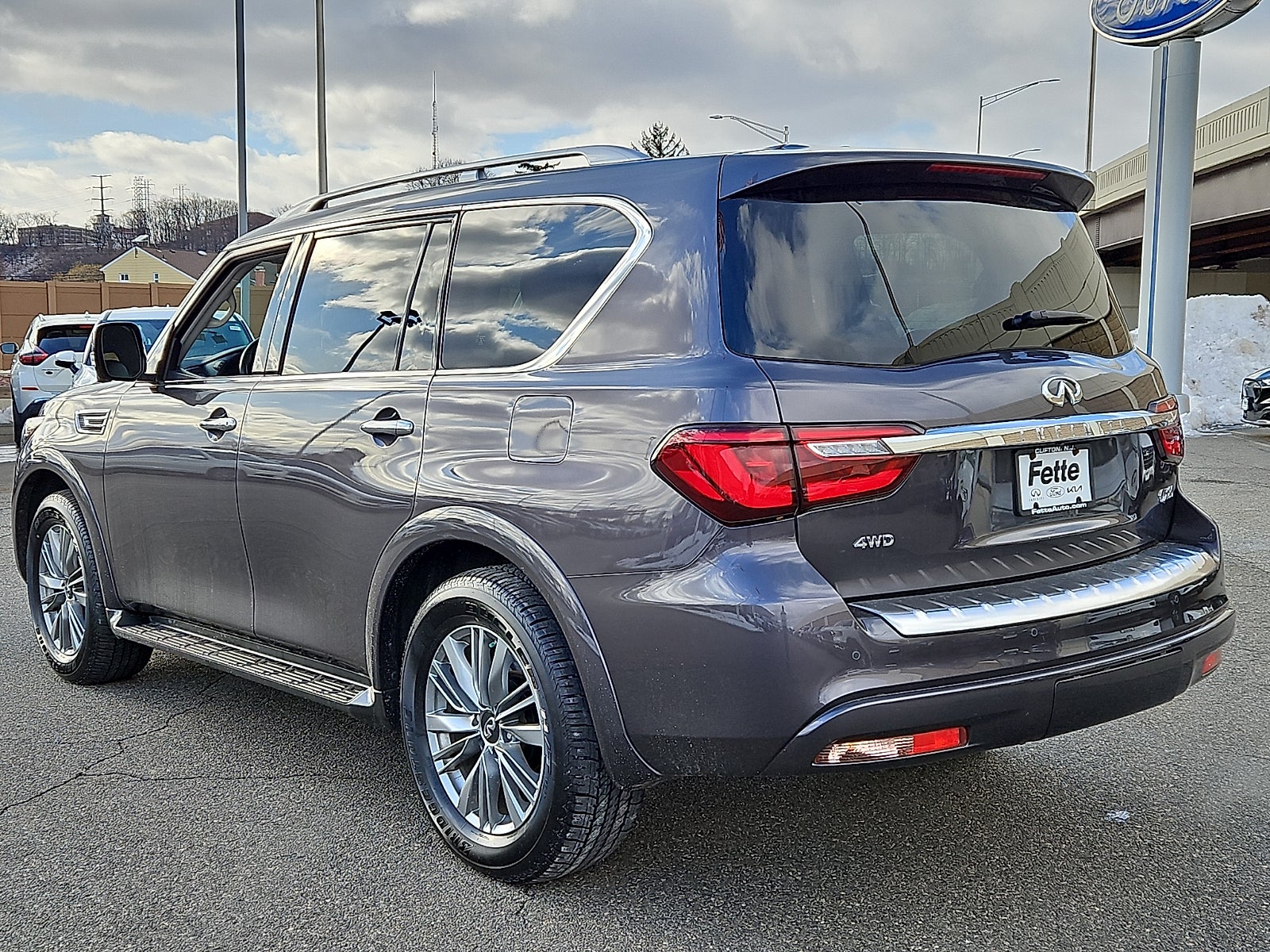 2023 INFINITI QX80 LUXE AWD